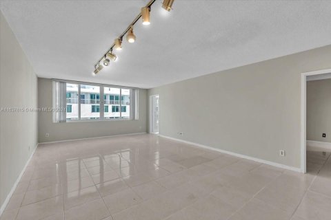 Condominio en venta en Miami Beach, Florida, 2 dormitorios, 91.04 m2 № 1309797 - foto 9