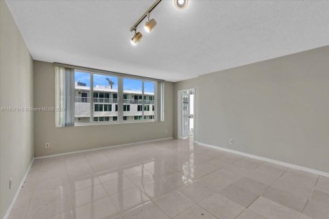 Condominio en venta en Miami Beach, Florida, 2 dormitorios, 91.04 m2 № 1309797 - foto 10