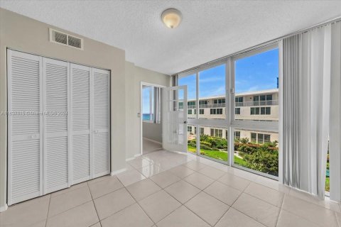 Copropriété à vendre à Miami Beach, Floride: 2 chambres, 91.04 m2 № 1309797 - photo 18