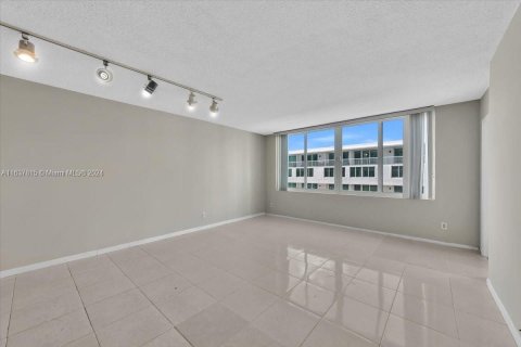 Copropriété à vendre à Miami Beach, Floride: 2 chambres, 91.04 m2 № 1309797 - photo 11