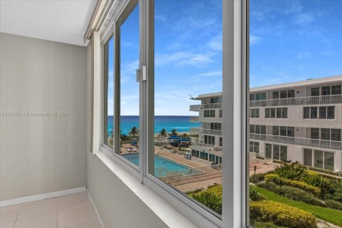 Copropriété à vendre à Miami Beach, Floride: 2 chambres, 91.04 m2 № 1309797 - photo 2