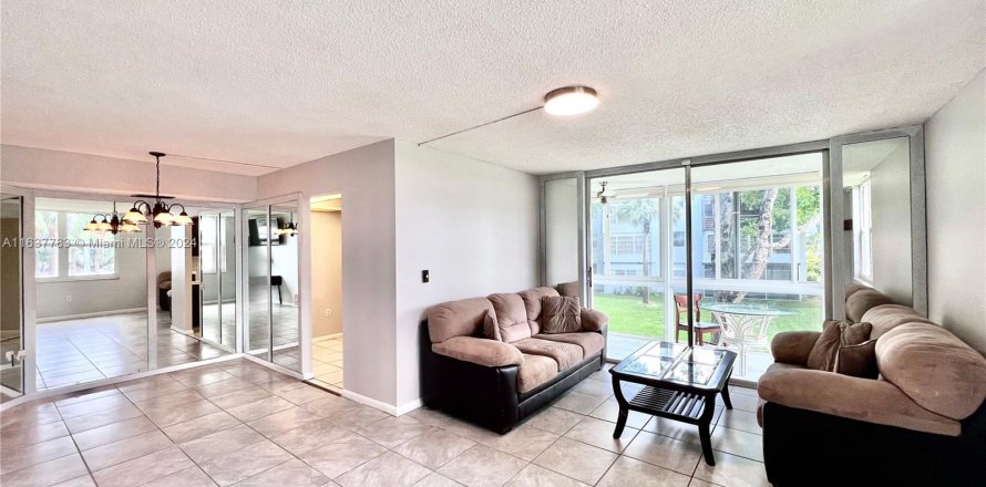 Condo à Tamarac, Floride, 2 chambres  № 1309791