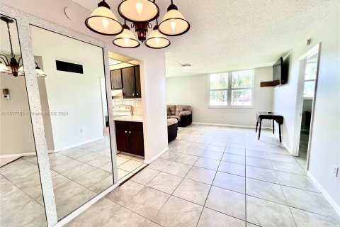 Copropriété à vendre à Tamarac, Floride: 2 chambres, 88.26 m2 № 1309791 - photo 4