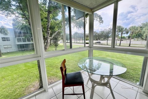 Copropriété à vendre à Tamarac, Floride: 2 chambres, 88.26 m2 № 1309791 - photo 18