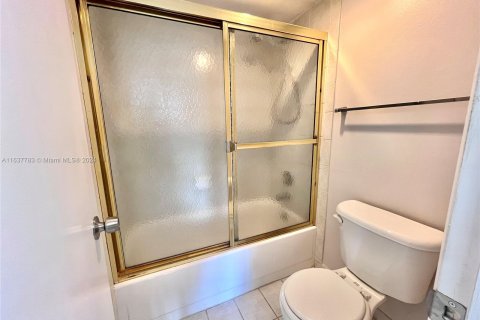 Купить кондоминиум в Тамарак, Флорида 2 спальни, 88.26м2, № 1309791 - фото 11