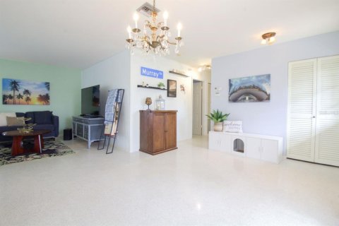 Villa ou maison à vendre à North Port, Floride: 2 chambres, 106.84 m2 № 1408231 - photo 9