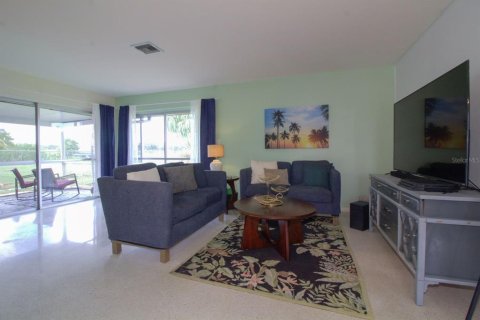 Villa ou maison à vendre à North Port, Floride: 2 chambres, 106.84 m2 № 1408231 - photo 11