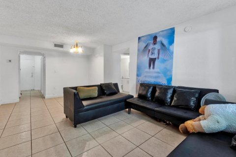 Condo in Sunrise, Florida, 2 bedrooms  № 1216160 - photo 25