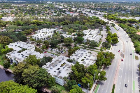 Condo in Sunrise, Florida, 2 bedrooms  № 1216160 - photo 1