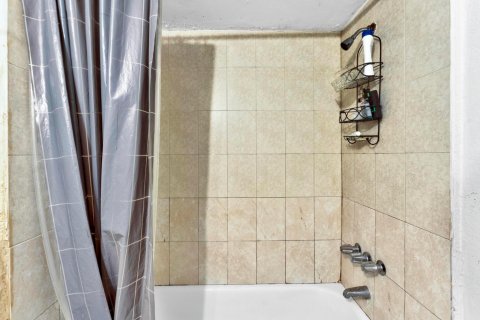 Condo in Sunrise, Florida, 2 bedrooms  № 1216160 - photo 14