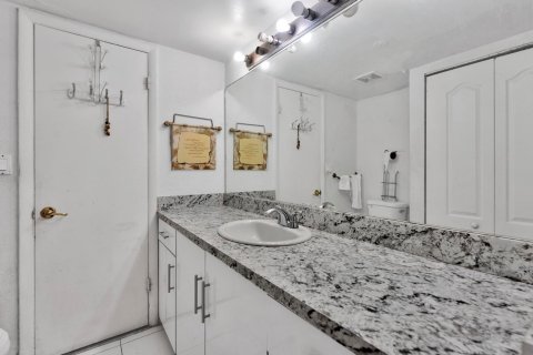 Condo in Sunrise, Florida, 2 bedrooms  № 1216160 - photo 18