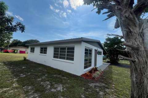 House in Vero Beach, Florida 3 bedrooms, 86.96 sq.m. № 1370065 - photo 29