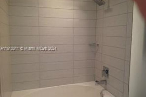 Condo in Miami, Florida, 1 bedroom  № 1232811 - photo 16