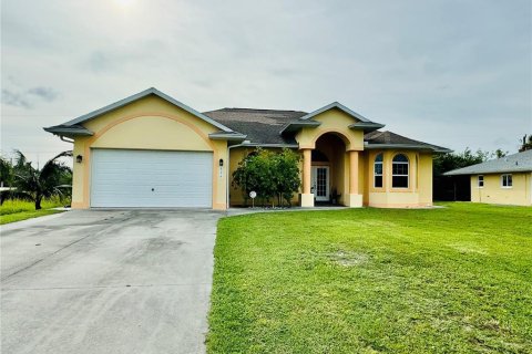 Villa ou maison à vendre à North Port, Floride: 3 chambres, 187.48 m2 № 1385290 - photo 2