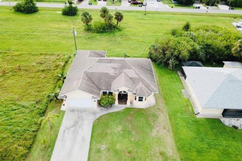 Villa ou maison à vendre à North Port, Floride: 3 chambres, 187.48 m2 № 1385290 - photo 3