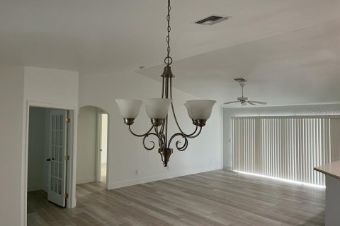 Villa ou maison à vendre à Cape Coral, Floride: 3 chambres, 154.78 m2 № 819769 - photo 7