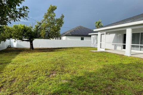 Villa ou maison à vendre à Cape Coral, Floride: 3 chambres, 154.78 m2 № 819769 - photo 2