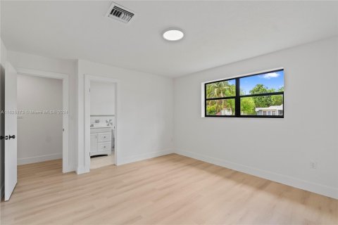 Casa en venta en Miami, Florida, 5 dormitorios, 158.03 m2 № 1282388 - foto 21