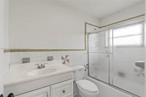 Casa en venta en Miami, Florida, 5 dormitorios, 158.03 m2 № 1282388 - foto 22