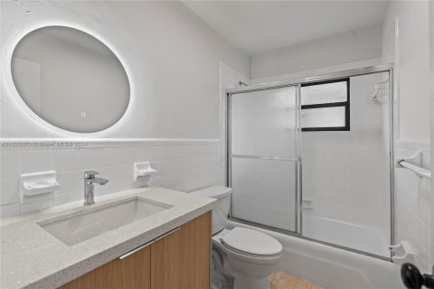 Casa en venta en Miami, Florida, 5 dormitorios, 158.03 m2 № 1282388 - foto 17