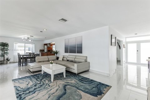 Casa en venta en Hollywood, Florida, 4 dormitorios, 224.92 m2 № 1282383 - foto 8