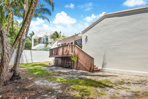 Casa en venta en Golden Beach, Florida, 4 dormitorios, 257.62 m2 № 1146494 - foto 9