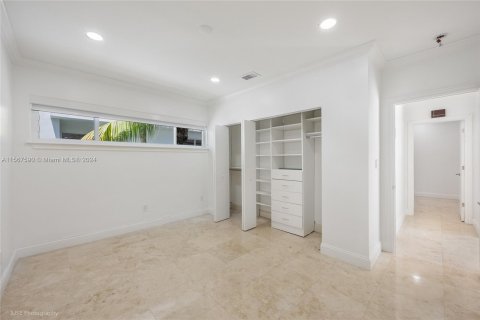 Casa en venta en Golden Beach, Florida, 4 dormitorios, 257.62 m2 № 1146494 - foto 19