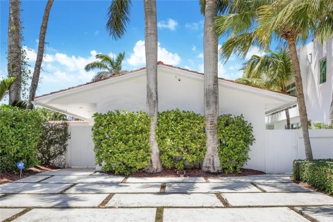 Casa en venta en Golden Beach, Florida, 4 dormitorios, 257.62 m2 № 1146494 - foto 4