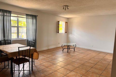 Condominio en venta en Hallandale Beach, Florida, 1 dormitorio, 64.1 m2 № 1188945 - foto 1