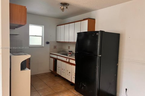 Condominio en venta en Hallandale Beach, Florida, 1 dormitorio, 64.1 m2 № 1188945 - foto 4