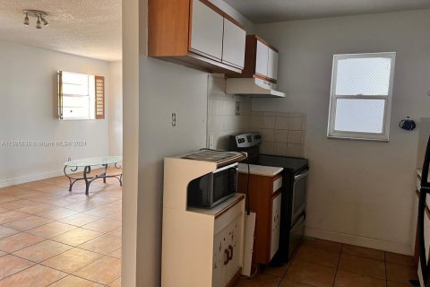 Condominio en venta en Hallandale Beach, Florida, 1 dormitorio, 64.1 m2 № 1188945 - foto 5