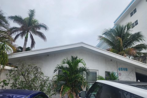 Propiedad comercial en venta en Lauderdale-by-the-Sea, Florida, 236.44 m2 № 987387 - foto 10