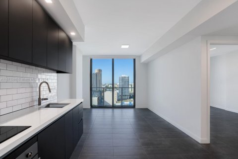 Condo in Miami, Florida, 1 bedroom  № 1127281 - photo 2