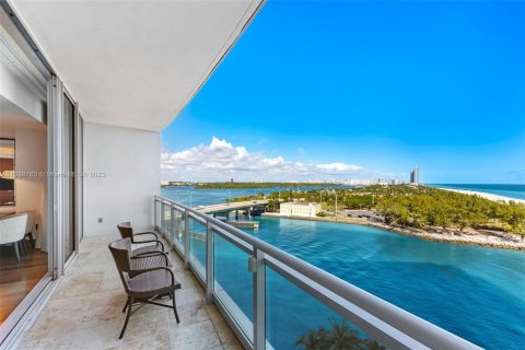 Condominio en venta en Bal Harbour, Florida, 1 dormitorio, 106.56 m2 № 305853 - foto 2