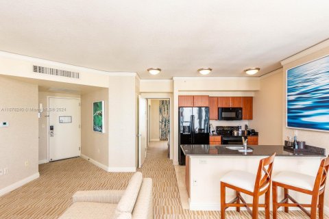 Condo in Sunny Isles Beach, Florida, 2 bedrooms  № 1404705 - photo 10