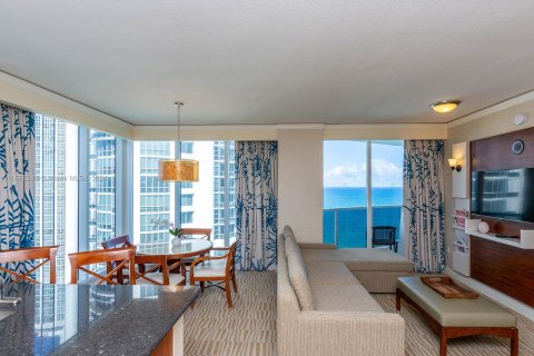 Condo in Sunny Isles Beach, Florida, 2 bedrooms  № 1404705 - photo 16