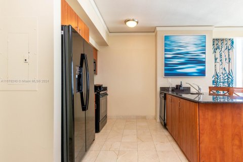 Condo in Sunny Isles Beach, Florida, 2 bedrooms  № 1404705 - photo 13