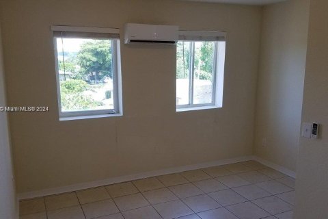 Condo in Miami, Florida, 1 bedroom  № 1404746 - photo 3