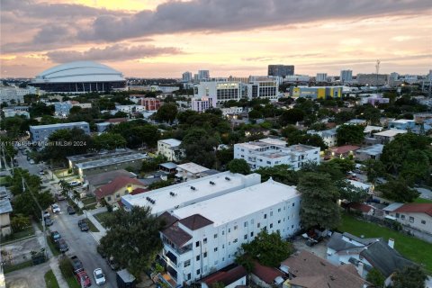 Condo in Miami, Florida, 1 bedroom  № 1404746 - photo 14