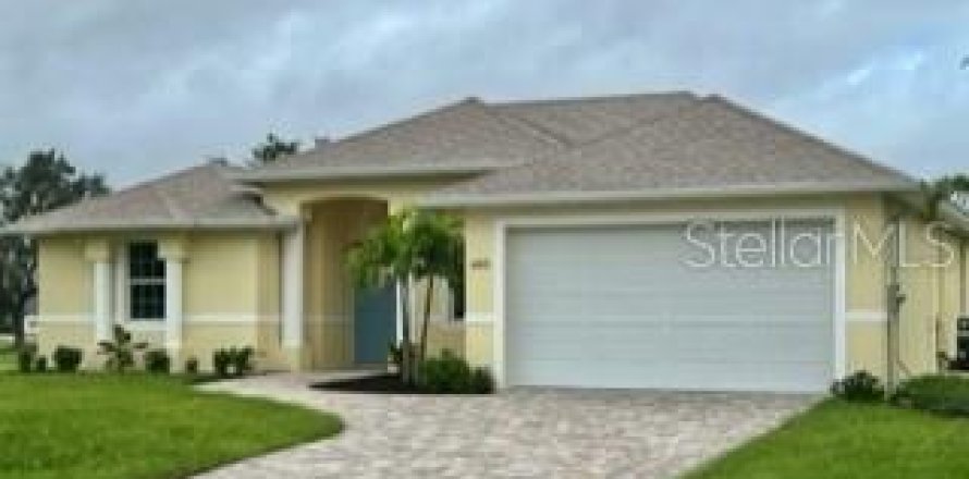 House in Punta Gorda, Florida 3 bedrooms, 168.34 sq.m. № 742796