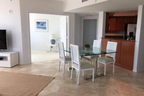 Condo in West Palm Beach, Florida, 3 bedrooms  № 279926 - photo 18