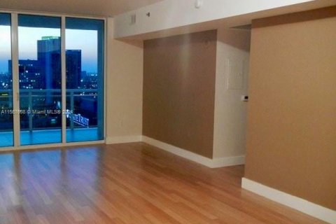 Condo in Miami, Florida, 1 bedroom  № 1116469 - photo 5