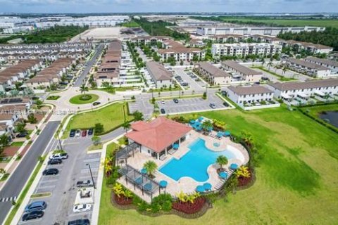 Touwnhouse à vendre à Hialeah, Floride: 3 chambres, 153.29 m2 № 1206645 - photo 1