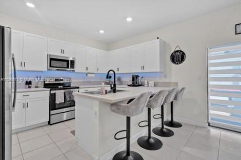 Adosado en venta en Hialeah, Florida, 3 dormitorios, 153.29 m2 № 1206645 - foto 26