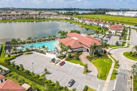 Touwnhouse à vendre à Hialeah, Floride: 3 chambres, 153.29 m2 № 1206645 - photo 6