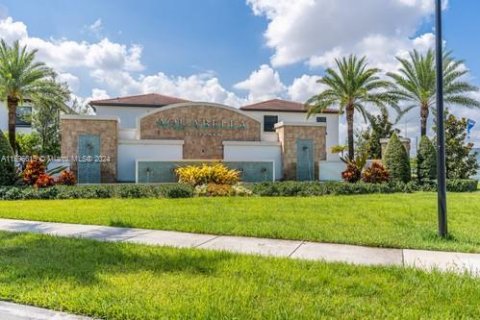 Adosado en venta en Hialeah, Florida, 3 dormitorios, 153.29 m2 № 1206645 - foto 9