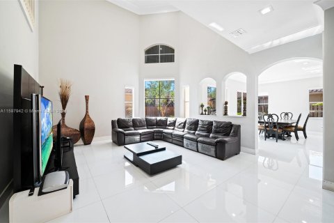Villa ou maison à vendre à Miramar, Floride: 5 chambres, 271.37 m2 № 1206644 - photo 5