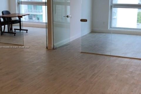 Propiedad comercial en venta en Miami, Florida № 1295039 - foto 30