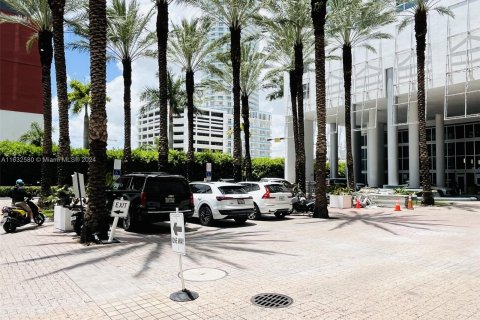 Propiedad comercial en venta en Miami, Florida № 1295039 - foto 4