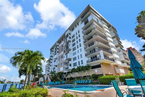 Condominio en venta en Hillsboro Beach, Florida, 2 dormitorios, 123.56 m2 № 1078247 - foto 2